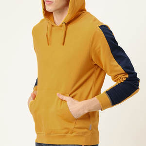 Sudaderas con capucha básicas para hombre, diseñadas para comodidad durante todo el día, con tela suave, ajuste relajado y adaptable para uso casual y deportivo. - Product Image 2