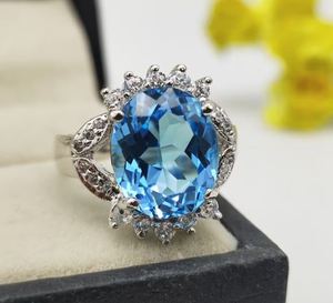 Anillo de Topacio Azul, Plata de Ley 925, Corte Ovalado, Estilo Clásico, Engaste de Garras, Piedra de Nacimiento de Noviembre - Product Image 1
