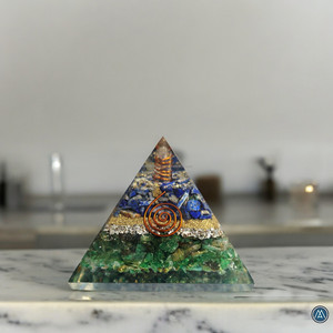 La mejor calidad grande 80mm Orgone verde Aventurina lapislázuli pirámide resina tallada a mano amor piedras preciosas naturales Chips Top Trending - Product Image 5