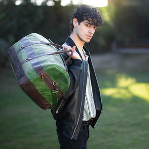 Sac de voyage en cuir vert avec sangles noires, grande capacité, sac à bandoulière décontracté pour homme - Sac de voyage en cuir vert - Product Image 5