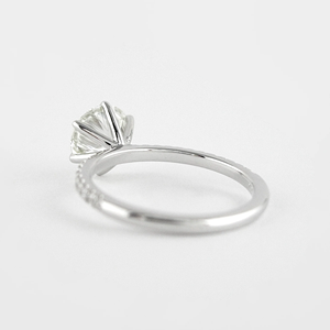 แหวนหมั้นเพชรทรงกลมเจียระไนแบบบริลเลียนท์ ประดับเพชรด้านข้าง ทอง 14k สไตล์คลาสสิก รับรองโดย IGI - Product Image 5