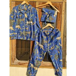 Ensemble pyjama en coton imprimé Royal Jungle Safari pour femme, chemise à manches longues et pantalon, ensemble de détente avec pochette - Product Image 1