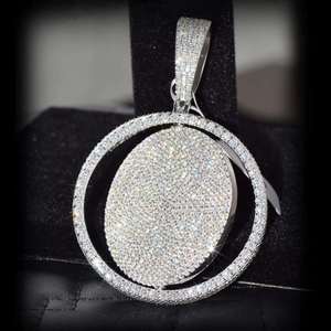 Colgante de disco redondo con incrustaciones de circonita cúbica en oro blanco, el más vendido, para hombres y mujeres, joyería hip hop, regalo de lujo en oferta. - Product Image 2