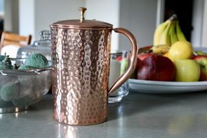 Ensemble de carafes en cuivre pour une hydratation avancée, solution de stockage d'eau pour un style de vie sain, ensemble en métal avec verres, durable, réutilisable, pour la cuisine et la salle à manger - Product Image 2