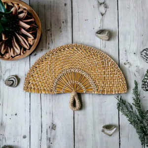 พัดใบหญ้าทะเลขายดีประจำปี 2026 ผลิตด้วยมือจากเวียดนาม ของตกแต่งงานปาร์ตี้ พัดใบหญ้าทะเลคุณภาพพรีเมียมสำหรับส่งออก - Product Image 6