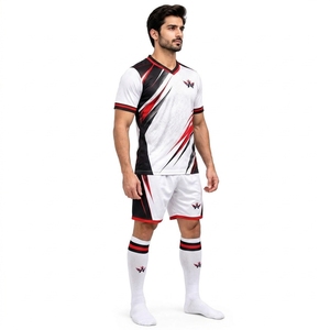 Tenue de football légère en tissu respirant, anti-humidité et construction durable, idéale pour l'entraînement régulier - Product Image 3