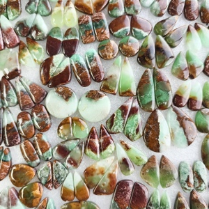 Paire de cabochons en chrysoprase naturelle, pierres vertes assorties pour la fabrication de bijoux, 15x9x5mm 42x12x5mm 29 carats - Product Image 5