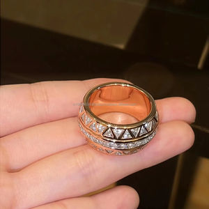 แหวนเงินแท้ 925 ชุบทองคำสีกุหลาบ ดีไซน์เรขาคณิตแบบฮิปฮอป ประดับเพชรทรงเหลี่ยมเจียระไน แหวนคู่รักสำหรับงานแต่งงาน - Product Image 3