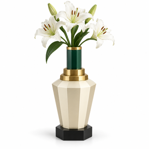 Vase à fleurs ovale en métal doré martelé de forme ovale, avec une silhouette sculpturale magnifique et une finition métallique artisanale riche. - Product Image 2