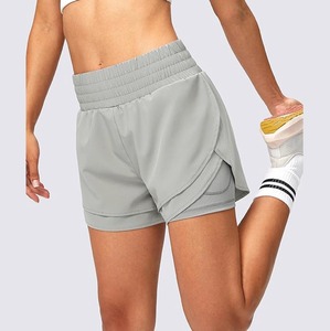 Shorts d'entraînement légers pour femmes 2-en-1, shorts de sport, yoga et course à pied avec doublure intégrée, taille élastique et poche latérale - Product Image 3