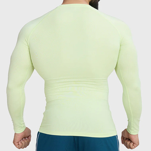 เสื้อรัดรูปแขนยาวสีเขียวอ่อนสำหรับผู้ชาย ผลิตจากผ้าสแปนเด็กซ์และโพลีเอสเตอร์ แห้งเร็ว ไร้ตะเข็บ กระชับรูปร่าง เหมาะสำหรับเล่นกีฬา ดีไซน์ล่าสุด ขายส่ง - Product Image 6