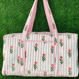 Bolsa de Viaje de Fin de Semana de Tela de Algodón Acolchada con Estampado Floral, Cierre de Cremallera, Ecológica, Ligera, de Gran Capacidad - Product Image 4