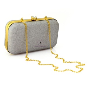 Pochette de soirée tendance en argent brillant, sac à main de créateur avec chaîne amovible pour femmes - Product Image 3