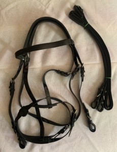 HM GLOBAL Equipo Ecuestre: Juego de Brida de Resistencia de PVC Genuino/Premium con Riendas de Agarre de Goma y Cabezada de PVC Reforzada para Caballo Full Cob - Product Image 3
