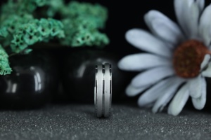 Anillo de Boda de Lujo de Acero Inoxidable de Doble Capa con Cristales para Hombre y Mujer - Product Image 5