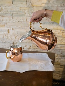 Modern Minimalist <b>Copper</b> Jug with <b>Handle</b> and Sleek Finishing Luxury Elegant Eco-friendly Customized for Contemporary Kitchens - Product Image 2