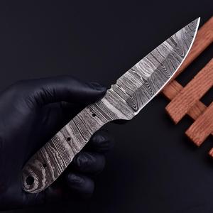 Lame de couteau Skinner en acier Damas de 8 pouces, vierge, pour la fabrication de couteaux personnalisés, en acier à haute teneur en carbone forgé à la main - Product Image 1