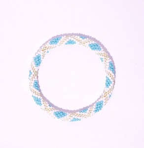 Bracelet extensible tendance fait main en perles de rocaille, design unique au crochet pour toutes les occasions, idéal pour les femmes, vente en gros B2B - Product Image 1