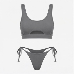 Conjunto de bikini de 2 piezas para mujer, top bandeau con cuello redondo en gris liso con detalle hueco y braguita tipo tanga con cordón ajustable - Product Image 1