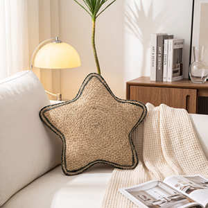 Juego de Cojines Decorativos STELLA & AMOR Hechos a Mano con Diseño Moderno de Estrellas y Corazones Tejidos en Seagrass - Product Image 6
