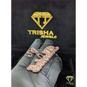 จี้เพชร "The Doll" สำหรับผู้ชาย ประดับเพชร VVS Lab Grown พร้อมตัวเรือนเงินแท้ 925 สไตล์ฮิปฮอป จาก Trisha Jewels - Product Image 6