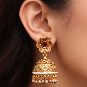 Pendientes Jhumka de Lujo con Baño de Oro Indio en Forma de Flor, con Perlas Engastadas en Bisel, Joyería Étnica Tradicional para Mujer - Product Image 1