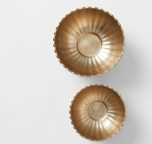 Bols décoratifs en métal doré de qualité supérieure, bord festonné, design sur piédestal, style glamour, faits à la main pour la décoration de la maison et des fêtes - Product Image 2