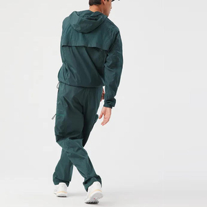 Conjuntos de chándal personalizados OEM de primera calidad para hombre, chaqueta cortavientos de nailon, chándal cortavientos de dos piezas para hombre, para uso en invierno - Product Image 2
