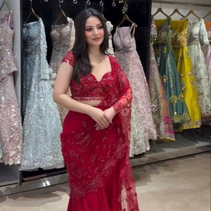 ชุดเลเฮนกาสีแดงสำหรับงานปาร์ตี้ พร้อมเสื้อคลุม ผ้าเนื้อยืด ไม่ยับ แห้งเร็ว ใส่ได้สองด้าน ความยาวระดับข้อเท้า - Product Image 1