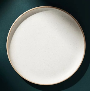 Assiette à dîner en céramique artisanale avec texture à anneaux concentriques et design rond minimaliste pour une décoration moderne de la salle à manger et de la maison - Product Image 3