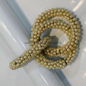Anneaux de serviette en perles de verre faits à la main, design unique, entièrement personnalisables, ensemble d'anneaux de serviette en perles avec plusieurs brins - Product Image 4