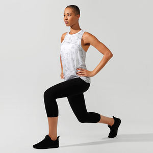 Débardeur décontracté pour femme – Chemise élégante et légère sans manches pour un usage quotidien, des looks streetwear et de voyage - Product Image 3