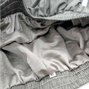 Ensemble de survêtement unisexe coupe-vent personnalisé avec veste zippée à capuche et pantalon cargo en nylon - Product Image 5
