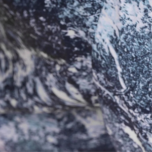 กางเกงกีฬาขาสั้นผู้ชายทรงสลิมฟิต 7 นิ้ว น้ำหนักเบา เหมาะสำหรับออกกำลังกาย วิ่ง และฟิตเนส สีกรมท่า/ดำ - Product Image 4