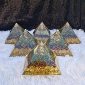 พีระมิดออร์กอนคุณภาพพรีเมียมสามชั้น ประดับคริสตัล สำหรับเรียกทรัพย์ ความมั่งคั่ง ความอุดมสมบูรณ์ และตกแต่งบ้าน มีจำหน่าย - Product Image 3
