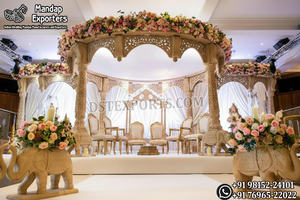 Magnifique Mandap de mariage de style romain en or blanc, Mandap Royal Vivah pour les mariages d'Inde du Sud, Mandap sur le thème du Manavarai d'Inde du Sud - Product Image 6