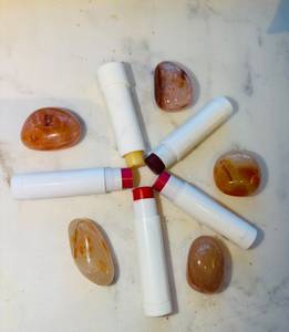 Bálsamo Labial con Color de Marca Privada OEM con Filtros Antienvejecimiento, Manteca de Karité, Aceite de Jojoba y Vitamina E, Bálsamo Hidratante para Labios - Product Image 3
