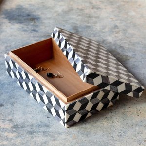 Boîte de rangement noire géométrique en os incrusté, faite à la main, organisateur de bijoux décoratif, boîte à souvenirs de luxe avec motif abstrait texturé - Product Image 6