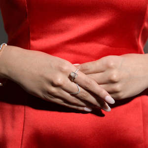 Anillos Solitarios Personalizables de Moissanita de 3 Quilates con Corte Cojín en Oro Rosa para Mayoristas de Joyería Fina y Plataformas de Venta en Línea - Product Image 2