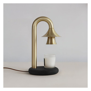 Lampe chauffe-bougie design en métal avec base en bois, lumière à intensité variable et abat-jour en verre élégant pour les intérieurs modernes - Product Image 1