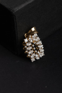 Colgante Solitario Pequeño con Diamante Redondo de 0.68 CTW en Oro Blanco de 14K, Joyería Fina Elegante para Mujer, Regalo Clásico y Atemporal - Product Image 4