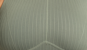 Soutien-gorge de sport léger haute performance vert olive côtelé à maintien élevé, couleur gris uni, coupe sans couture, haut d'entraînement, prix abordable - Product Image 5