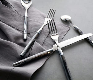 Cubiertos con mango de latón de diseño único Juego de 5 cucharas de acero inoxidable con mango elegante Perfecto para comedor y utensilios de cocina - Product Image 6
