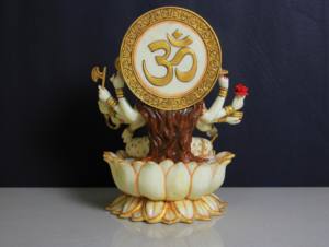 รูปปั้นพระแม่ลักษมีสีขาวทำจากเรซิ่นหลากสี สำหรับการบูชาและตกแต่งบ้าน งานศิลปะสไตล์อาร์ตเดโค ดีไซน์ทำมือ งานฝีมือนิรมลา - Product Image 2