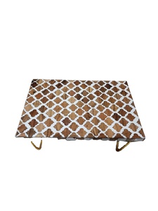 Présentoir à gâteau décoratif moderne en bois et résine avec incrustation naturelle, parfait pour l'affichage des célébrations d'anniversaire de l'Aïd et de mariage - Product Image 5