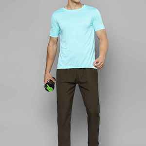 T-shirt à manches courtes pour homme, bleu clair, col rond, coupe classique, jersey en coton uni, vêtement décontracté, logo sur la manche gauche - Product Image 2