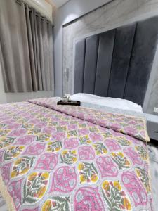 Pink Floral Pure Cotton Malmal <b>Quilt</b> 100x100 Soft Mulmul Hand Block Printed <b>Quilt</b> For <b>Bedding</b> - Product Image 2