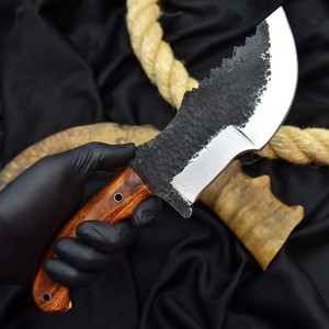 Couteau de chasse et de camping Nordic Forge 1095 en acier, modèle Tracker, avec étui, fabrication artisanale, lame pleine longueur, manche en bois de rose - Product Image 3
