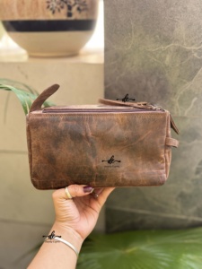 Custom 100% Crunch Leather Double-Zipper Men & Women Toiletry Organizer Travel Cosmetic real Leather Makeup <b>Bags</b> With Handle - Product Image 1