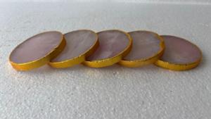 Exquisitos Posavasos de Cuarzo Rosa Natural, Rebanadas de Cristal Rosa Premium con Bordes Electrochapados en Oro, Decoración de Hogar de Lujo - Product Image 5